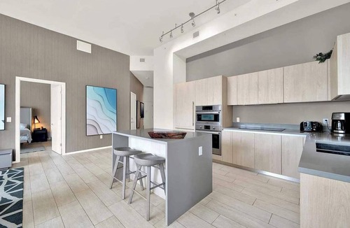 Hollywood South Central Beach Apartment | Ocean Escape with Resort-Style Amenities