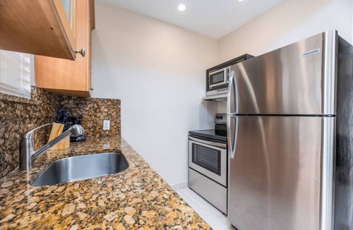 Lauderdale-by-the-Sea Apartment | Ocean Flats #1 - Lauderdale-by-the-Sea
