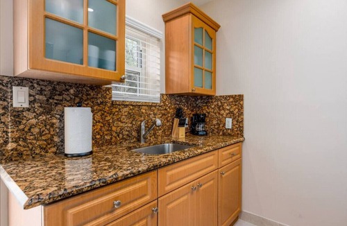 Lauderdale-by-the-Sea Apartment | Ocean Flats #1 - Lauderdale-by-the-Sea