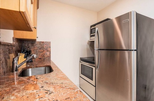 Lauderdale-by-the-Sea Apartment | Ocean Flats #2 - Lauderdale-by-the-Sea
