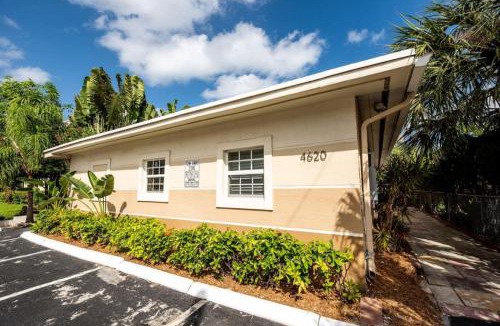 Lauderdale-by-the-Sea Apartment | Ocean Flats 3 - Lauderdale-by-the-Sea