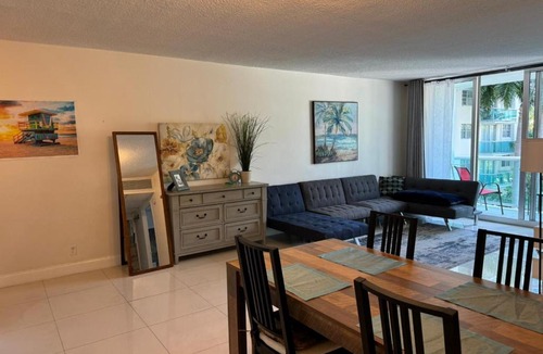 Hollywood South Central Beach Apartment | Ocean front 1 bedroom in Tropical Paradise