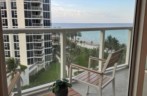 Sunny Isles Beach Apartment | Ocean front Condo with balcony on the beach