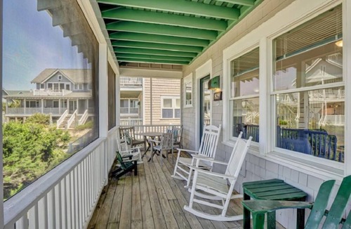 Flora's Bluff House | Ocean Front Pet Friendly Steps to Beach Shoals and BHI Club 2023 Renovation