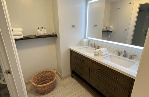 East Fort Lauderdale Resort | OCEAN FRONT Suite At A Beautiful Resort Right On The Sand!
