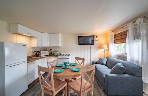 Rehoboth Beach Cottage | Ocean Glass Inn - Cottage King Efficiency