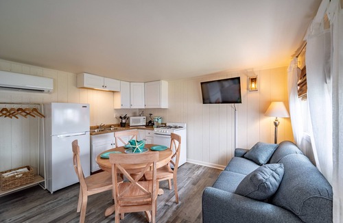 Rehoboth Beach Cottage | Ocean Glass Inn - Cottage King Efficiency