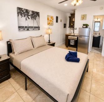 Hollywood South Central Beach Hotel | Ocean Hollywood Suites by The Gold Nests
