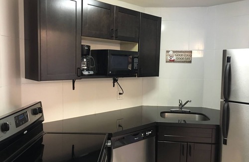 Galt Mile Apartment | Ocean Manor Beachfront Resort – 2BR w/Master En-Suite
