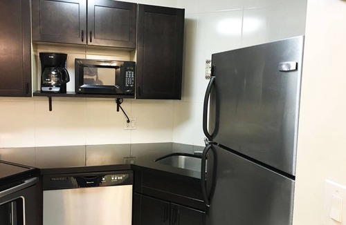 Galt Mile Apartment | Ocean Manor Beachfront Resort – 2BR w/Master En-Suite