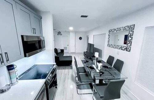 Edgewood House | Ocean Pearl Estate 3BR 2BA W/Pool