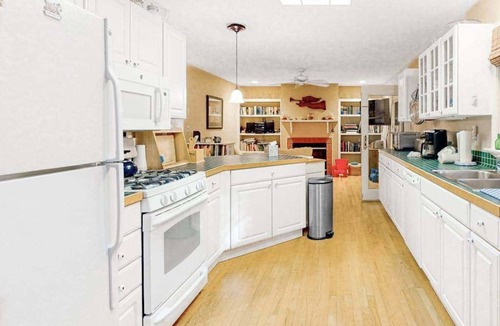 Ocean Pines House | Ocean Pines Home with Central AC, Porch, Balcony, WiFi & Community Pool Access