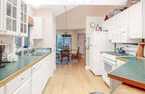 Ocean Pines House | Ocean Pines Home with Central AC, Porch, Balcony, WiFi & Community Pool Access