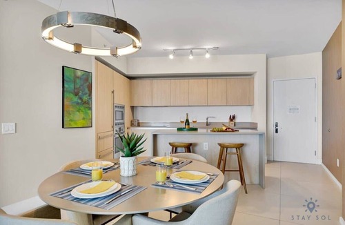 Hollywood South Central Beach Apartment | Ocean View Balcony|Beachfront Resort |Amazing Pool