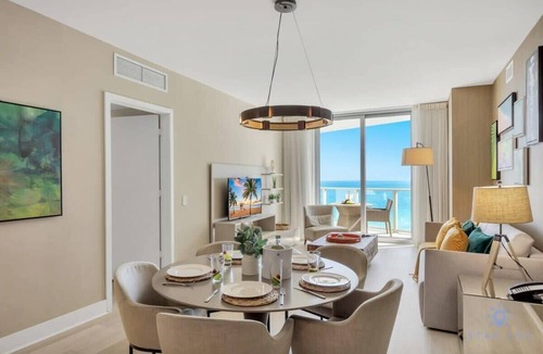 Hollywood South Central Beach Apartment | Ocean View Balcony| Beachfront Resort| Pools+ Gym