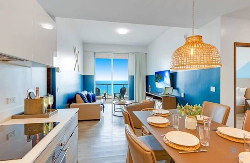 Hollywood Apartment | Ocean View Balcony– Rooftop Pool & Hot Tub+ Gym