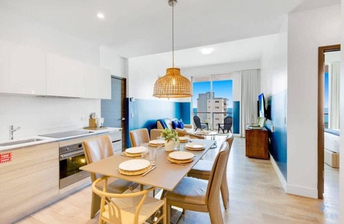 Hollywood Apartment | Ocean View Balcony– Rooftop Pool & Hot Tub+ Gym