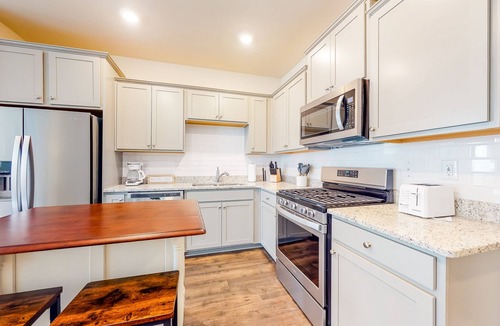 Ocean View House | Ocean View Beach Club townhome with WiFi, private patio, shared pool, & sauna