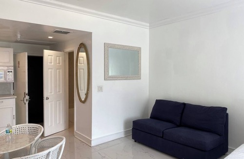 Flamingo/Lummus Apartment | ocean view beachfront charming studio-SoBe on Ocean Dr