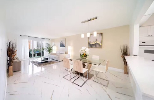 Sunny Isles Beach Condo | Ocean View Condo in Sunny Isles w/King Bed, Pool & Fitness Center