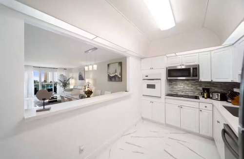 Sunny Isles Beach Condo | Ocean View Condo in Sunny Isles w/King Bed, Pool & Fitness Center