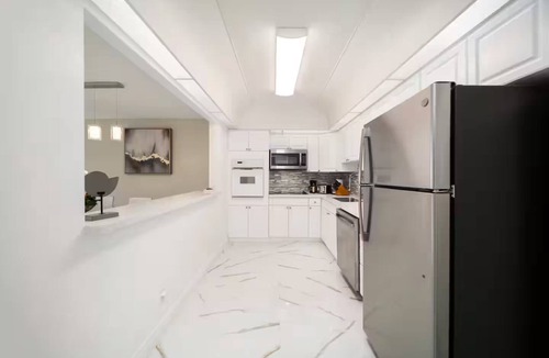Sunny Isles Beach Condo | Ocean View Condo in Sunny Isles w/King Bed, Pool & Fitness Center
