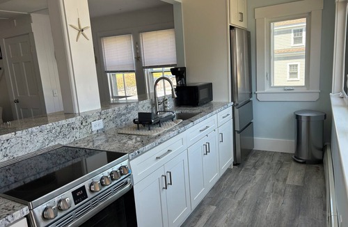 Rye Apartment | Ocean-View Rye Beach Condo | Private Beach Access & Walk to Petey’s Seafood