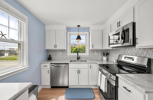 Newbury House | Ocean Views! 4+ bedrooms! Family Friendly! Plum Island!