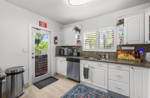Hollywood Lakes House | OCEAN WALK HOLLYWOOD HOUSE WITH POOL & BBQ