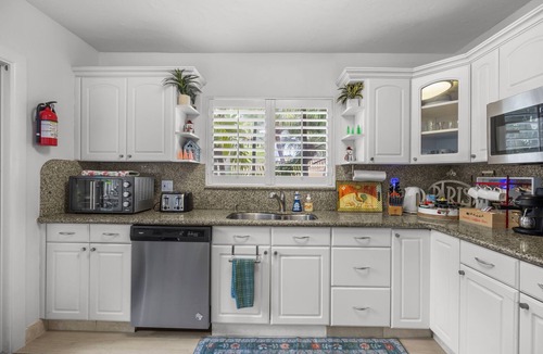 Hollywood Lakes House | OCEAN WALK HOLLYWOOD HOUSE WITH POOL & BBQ