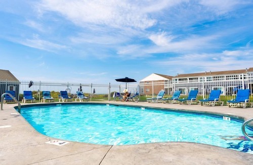 Dennis Port Condo | Oceanfront 1-Bedroom Condo w/Balcony Views