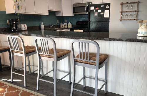 Midtown Ocean City Condo | Oceanfront 3 BR Condo - Wraparound Deck - Salty Sands I