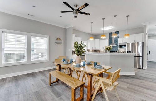 Northeast Virginia Beach Condo | Oceanfront Area Condo – Dog-Friendly Stay in Virginia Beach