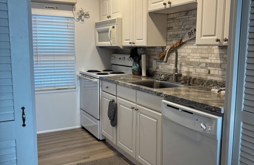 North Ocean City Apartment | Oceanfront Beach Walkout Studio – Cozy & Convenient in North Ocean City