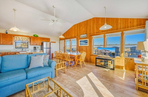 Avon House | Oceanfront Bella Beach Box - Dog Friendly w/Hot Tub and Direct Beach Access