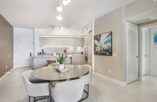 Hollywood South Central Beach Condo | OCEANFRONT BUILDING; rooftop pool, 1 Bd condo with OCEAN VIEWS GUARANTEED
