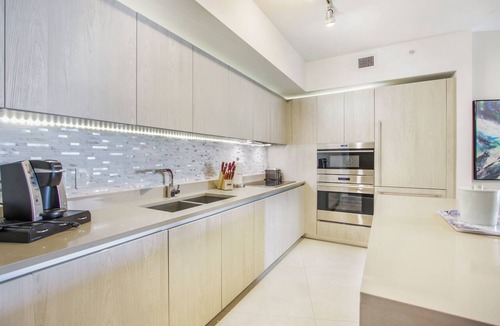 Hollywood South Central Beach Condo | OCEANFRONT BUILDING; rooftop pool, 1 Bd condo with OCEAN VIEWS GUARANTEED