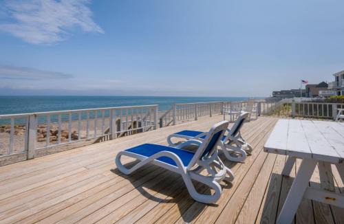 East Sandwich House | OCEANFRONT Classic beach cottage on Spring Hill Beach with great views and AC