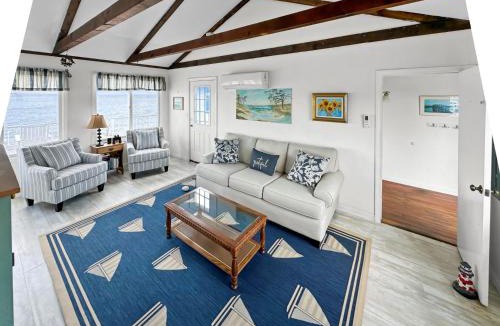 East Sandwich House | OCEANFRONT Classic beach cottage on Spring Hill Beach with great views and AC