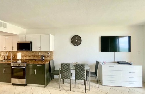 Sunny Isles Beach Apartment | Oceanfront Condo with balcony on Sunny Isles