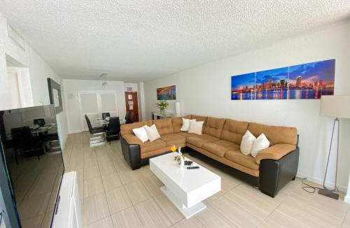 Hollywood South Central Beach Apartment | Oceanfront Condo - Ocean Views, Pool, Gym Hollywood Beach