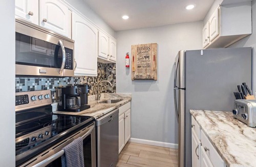 Northeast Virginia Beach Condo | Oceanfront Condo, Heated Pool, Fitness Center