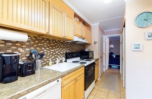 Midtown Ocean City Condo | Oceanfront Condo with Private Balcony, Beach Access, WiFi & Washer/Dryer