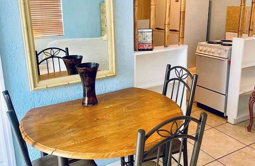 Pompano Beach Hotel | Oceanfront king efficiency on 2nd floor.