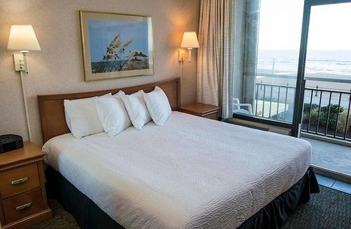 Northeast Virginia Beach Resort | Oceanfront Large 2BR/3BA Resort Suite ONE WEEK ONLY July 11-July 18 2026 Kitchen