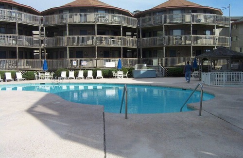 Kill Devil Hills Resort | Oceanfront - One Bedroom unit in OBBC1 Resort,Ground floor easy access to beach