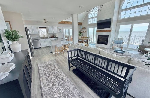 Villas House | Oceanfront Private Beach, Country Road Properties