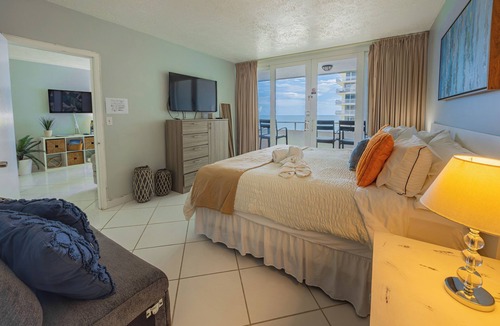 Galt Mile Resort | Oceanfront Resort 40' Balcony 8th Floor