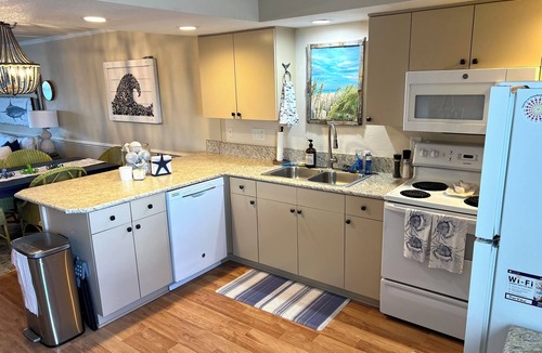 South Nags Head Condo | Oceanfront Retreat Near Jennette's Pier, Sleeps 4