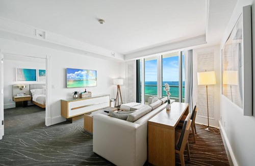 Central Beach Apartment | Oceanfront Ritz-Carlton 1 Bedroom Luxury Residence